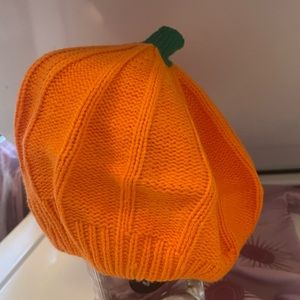 Crocheted 🧶 pumpkin hat. Fall favorite find! Toddlers and adults alike!